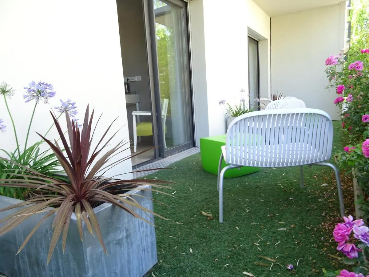 Sowell Hotels Domaine De La Petite Isle LʼIsle-sur-la-Sorgue 4*,