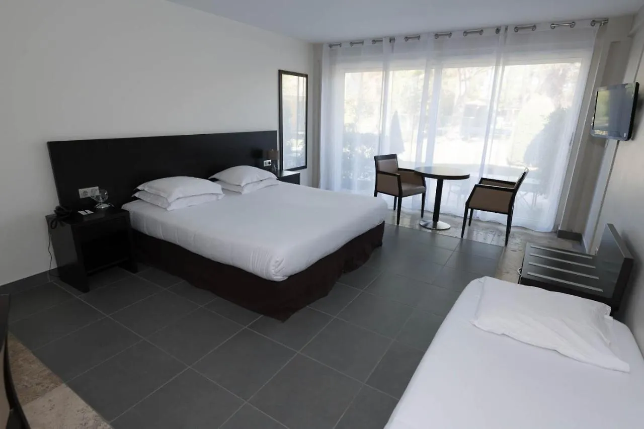Sowell Hotels Domaine De La Petite Isle LʼIsle-sur-la-Sorgue 4*,  Francia