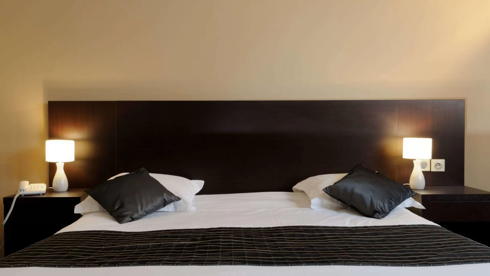 Sowell Hotels Domaine De La Petite Isle LʼIsle-sur-la-Sorgue