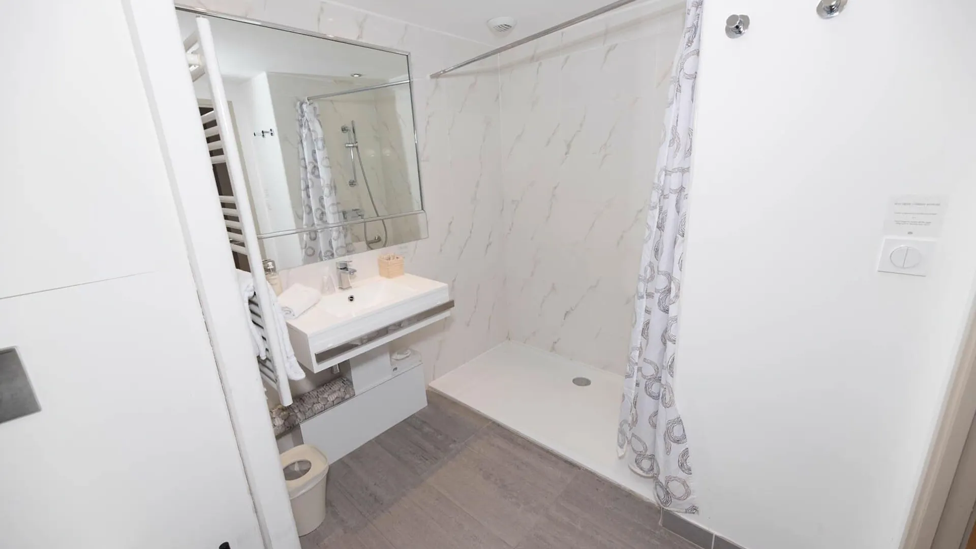 Sowell Hotels Domaine De La Petite Isle LʼIsle-sur-la-Sorgue 4*,  Francia