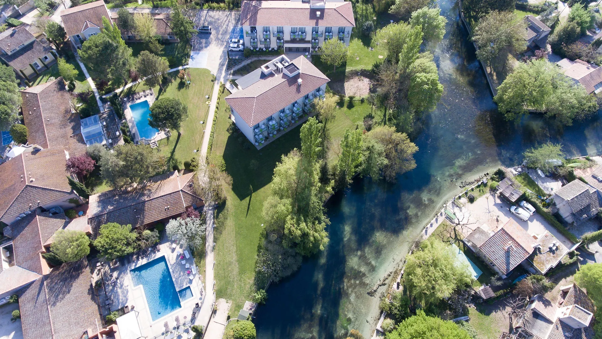 Sowell Hotels Domaine De La Petite Isle LʼIsle-sur-la-Sorgue 4*,