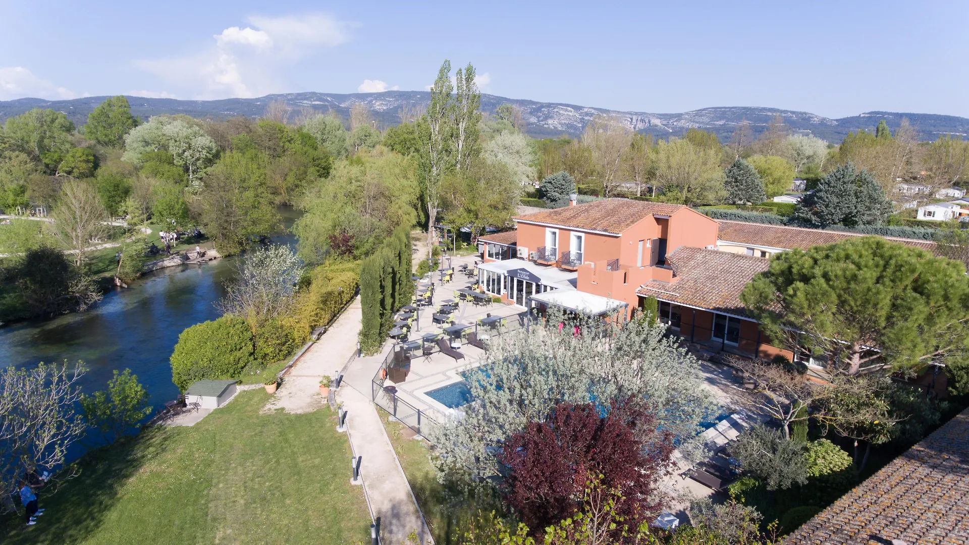 ****  Sowell Hotels Domaine De La Petite Isle LʼIsle-sur-la-Sorgue Francia