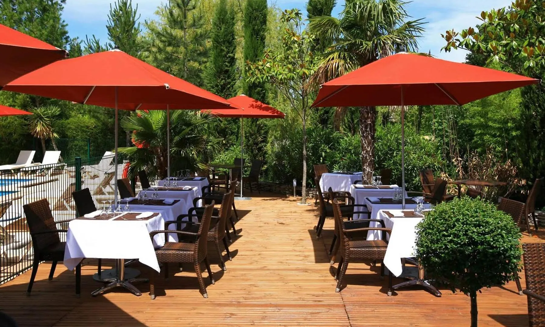 Sowell Hotels Domaine De La Petite Isle LʼIsle-sur-la-Sorgue Francia