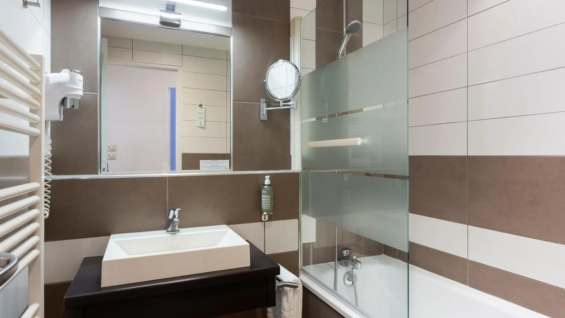****  Sowell Hotels Domaine De La Petite Isle L'Isle-sur-la-Sorgue France