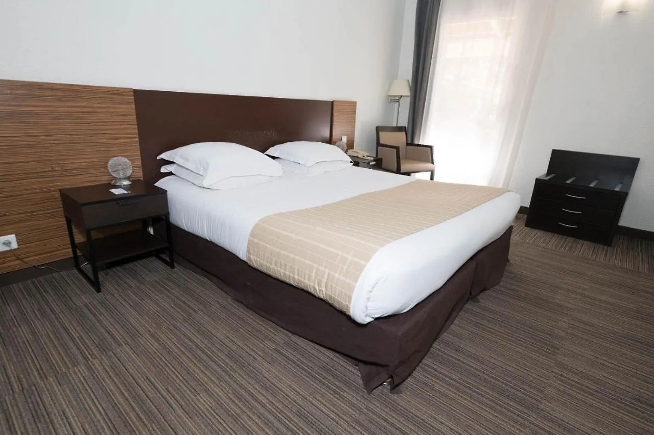 Sowell Hotels Domaine De La Petite Isle LʼIsle-sur-la-Sorgue