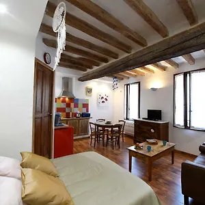 Appartement Studio L'angelo, LʼIsle-sur-la-Sorgue