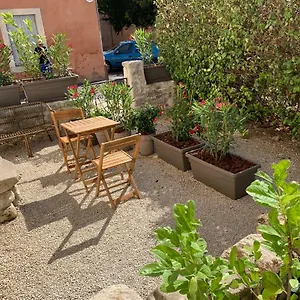 Appartement Les Lauriers, LʼIsle-sur-la-Sorgue